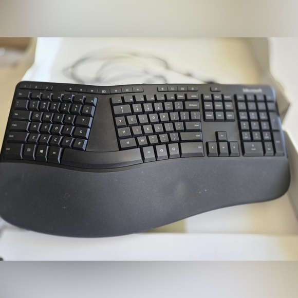 Microsoft Ergonomic Keyboard Model 1878 NEW Wired LXM-00001 - Picture 3 of 5